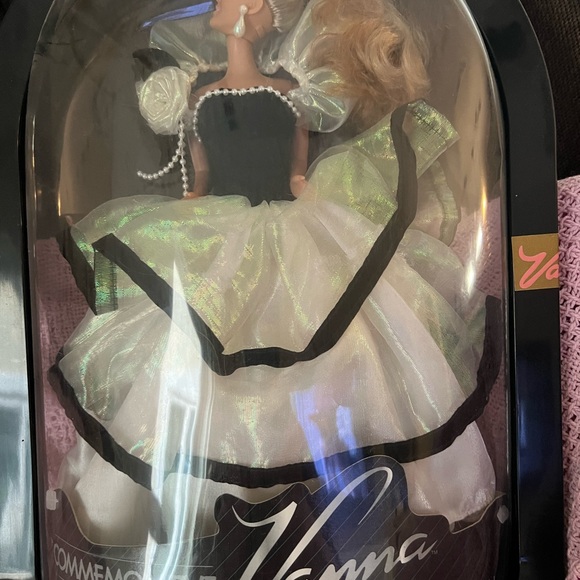 Vanna White Commemorative Limited edition - Picture 3 of 3